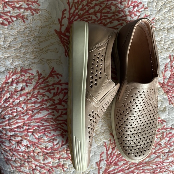 Ecco Slip-ons - Picture 2 of 4